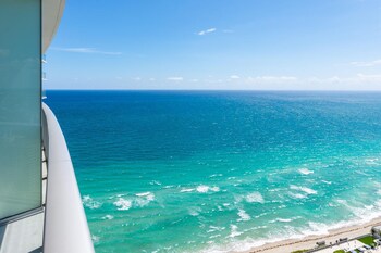 hresort and residences at hollywood beach