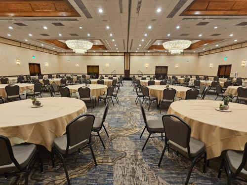 crowne plaza phoenix chandler golf resort by ihg