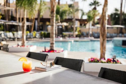 crowne plaza phoenix chandler golf resort by ihg