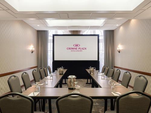 crowne plaza phoenix chandler golf resort by ihg