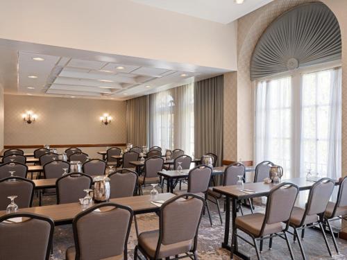 crowne plaza phoenix chandler golf resort by ihg