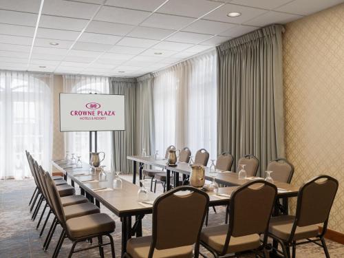 crowne plaza phoenix chandler golf resort by ihg