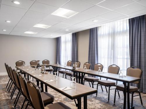 crowne plaza phoenix chandler golf resort by ihg
