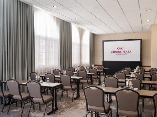 crowne plaza phoenix chandler golf resort by ihg