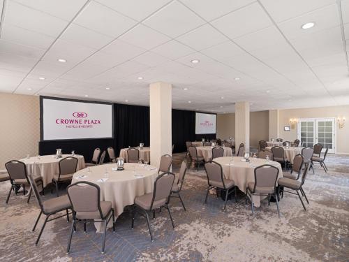 crowne plaza phoenix chandler golf resort by ihg