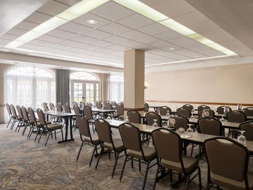 crowne plaza phoenix chandler golf resort by ihg