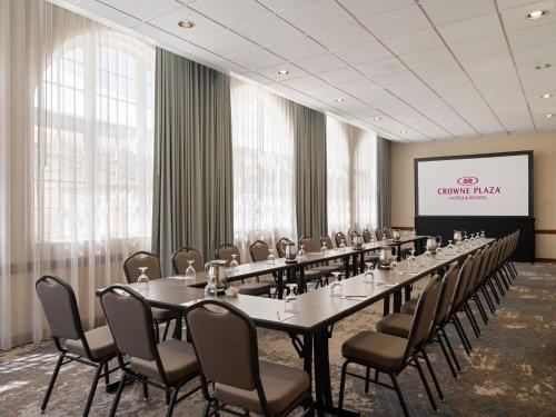 crowne plaza phoenix chandler golf resort by ihg