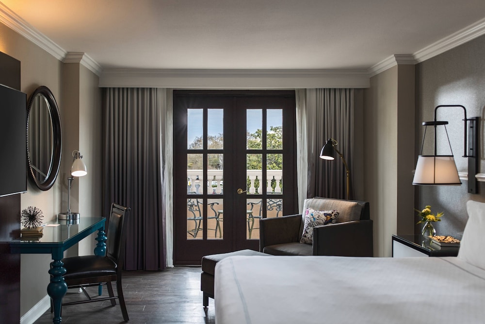 the lindy renaissance charleston hotel