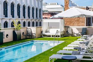 the lindy renaissance charleston hotel