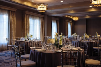 the lindy renaissance charleston hotel