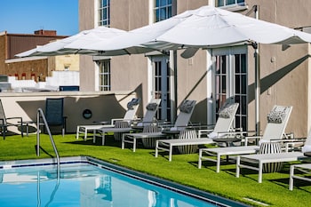 the lindy renaissance charleston hotel