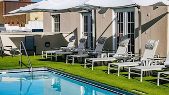 the lindy renaissance charleston hotel