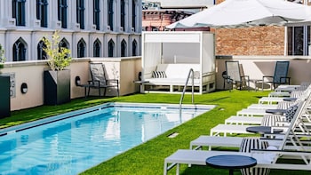 the lindy renaissance charleston hotel