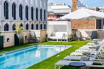 the lindy renaissance charleston hotel