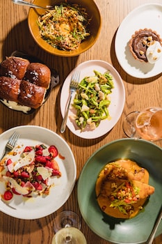 the lindy renaissance charleston hotel