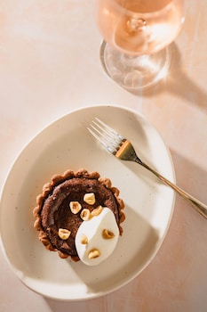 the lindy renaissance charleston hotel