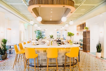the lindy renaissance charleston hotel