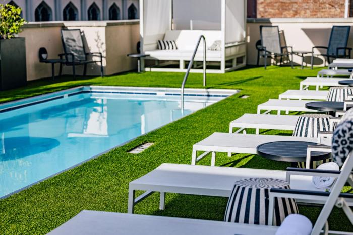 the lindy renaissance charleston hotel