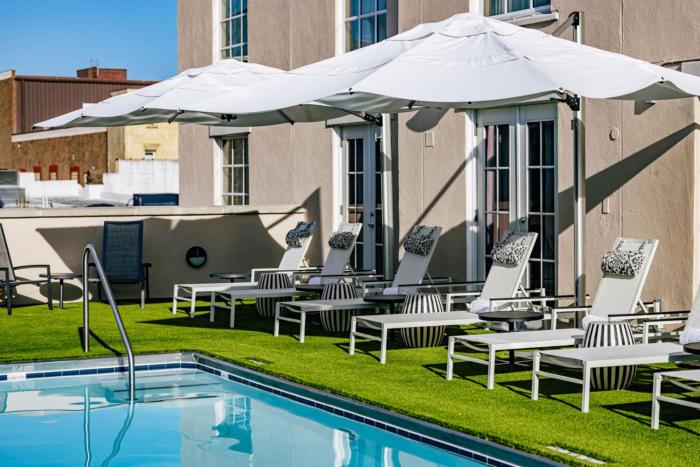 the lindy renaissance charleston hotel