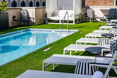 the lindy renaissance charleston hotel