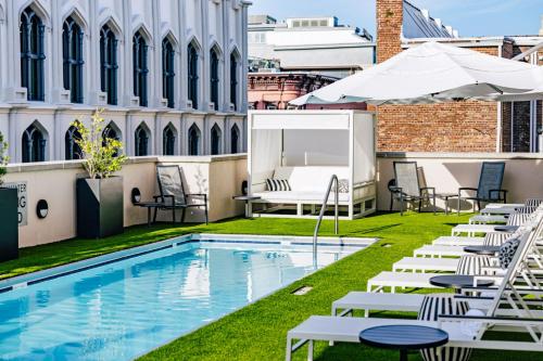 the lindy renaissance charleston hotel