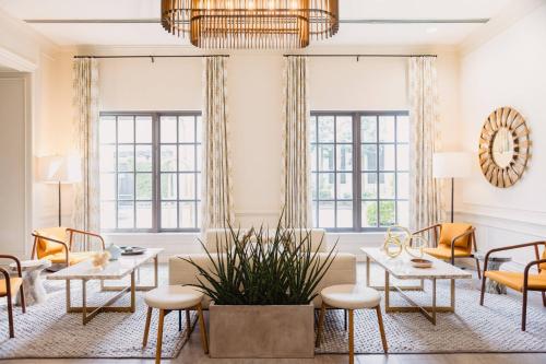 the lindy renaissance charleston hotel