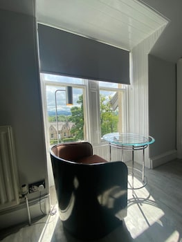 No 6 West Coates,,3 star