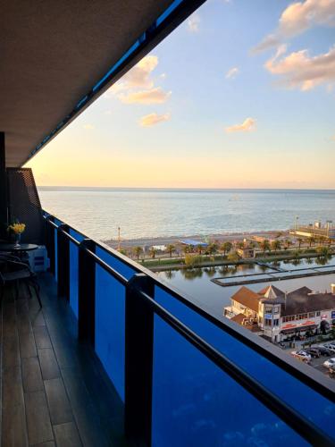 holiday express orbi city