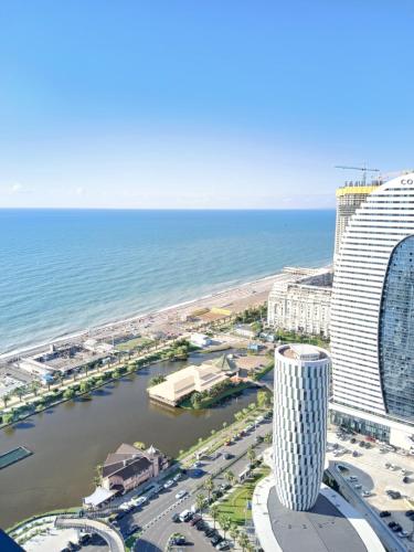 holiday express orbi city