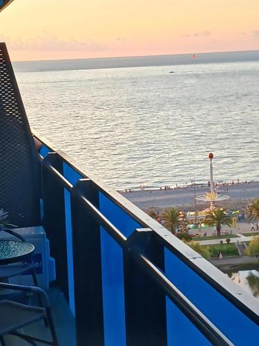 holiday express orbi city