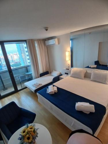 holiday express orbi city