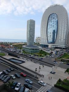 holiday express orbi city