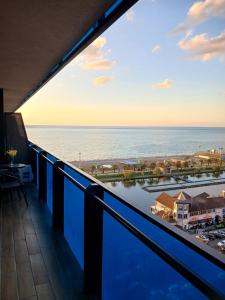 holiday express orbi city