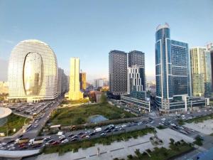 holiday express orbi city