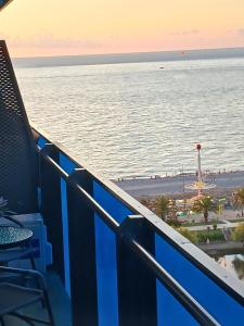 holiday express orbi city