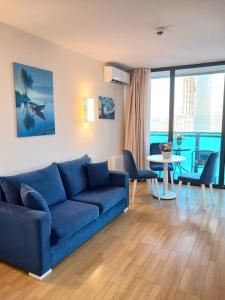 holiday express orbi city