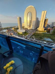 holiday express orbi city