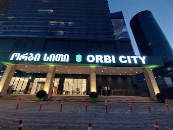 holiday express orbi city