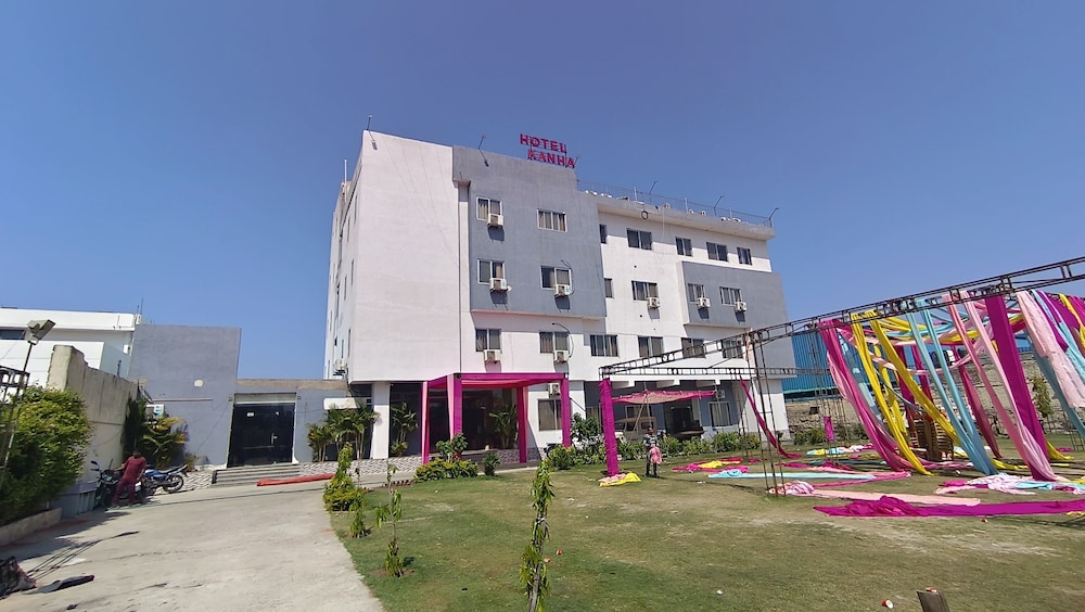 kanha hotel and resort