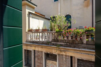 design palace apartments