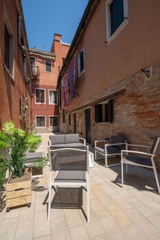 design palace apartments