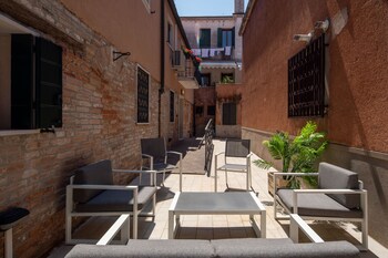 design palace apartments