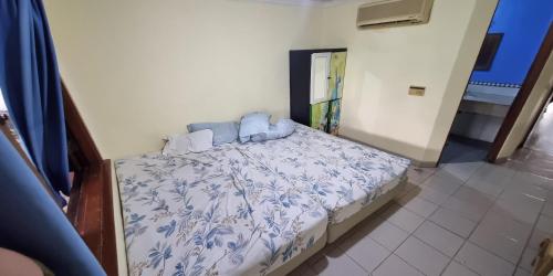 kondominium pantai carita utara