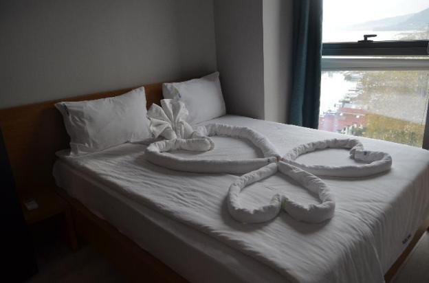 marina green suit hotel