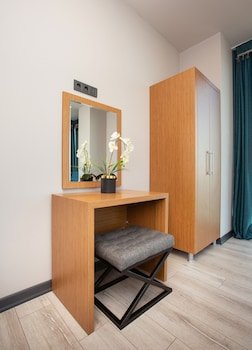 marina green suit hotel