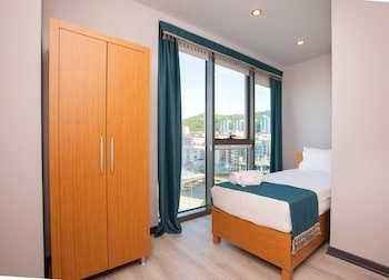 marina green suit hotel