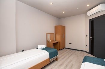 marina green suit hotel