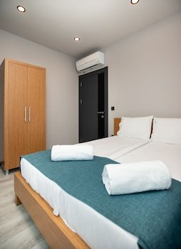 marina green suit hotel