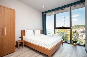 marina green suit hotel