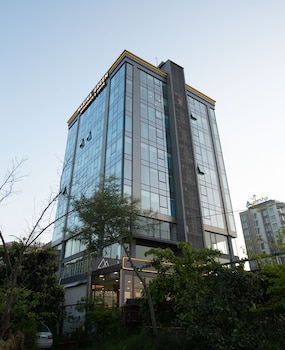 marina green suit hotel